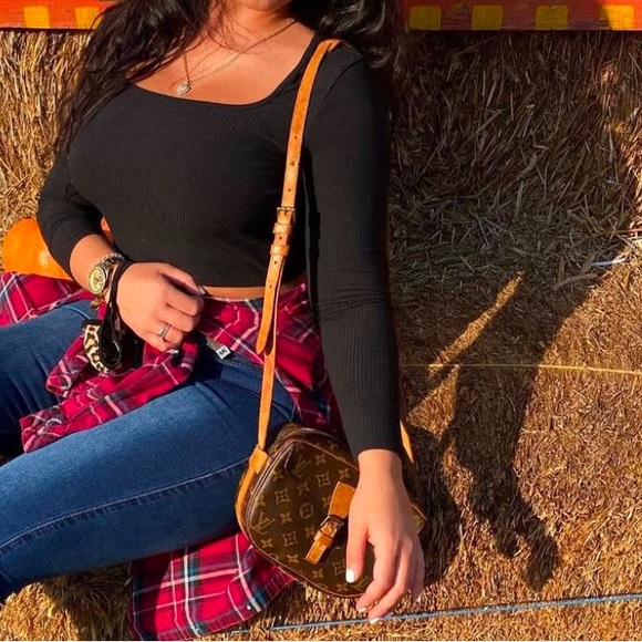 Louis Vuitton Jeune Fille MM Shoulder Bag in Monogram Brown✨ - Picture 4 of 17